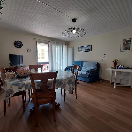 Spacieux 2 Pieces Avec Balcon Et Parking Proche Gare, - Fr-1-550-93 Appartamento Royan