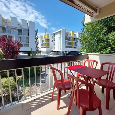 Appartamento Spacieux 2 Pieces Avec Balcon Et Parking Proche Gare, - Fr-1-550-93 Royan